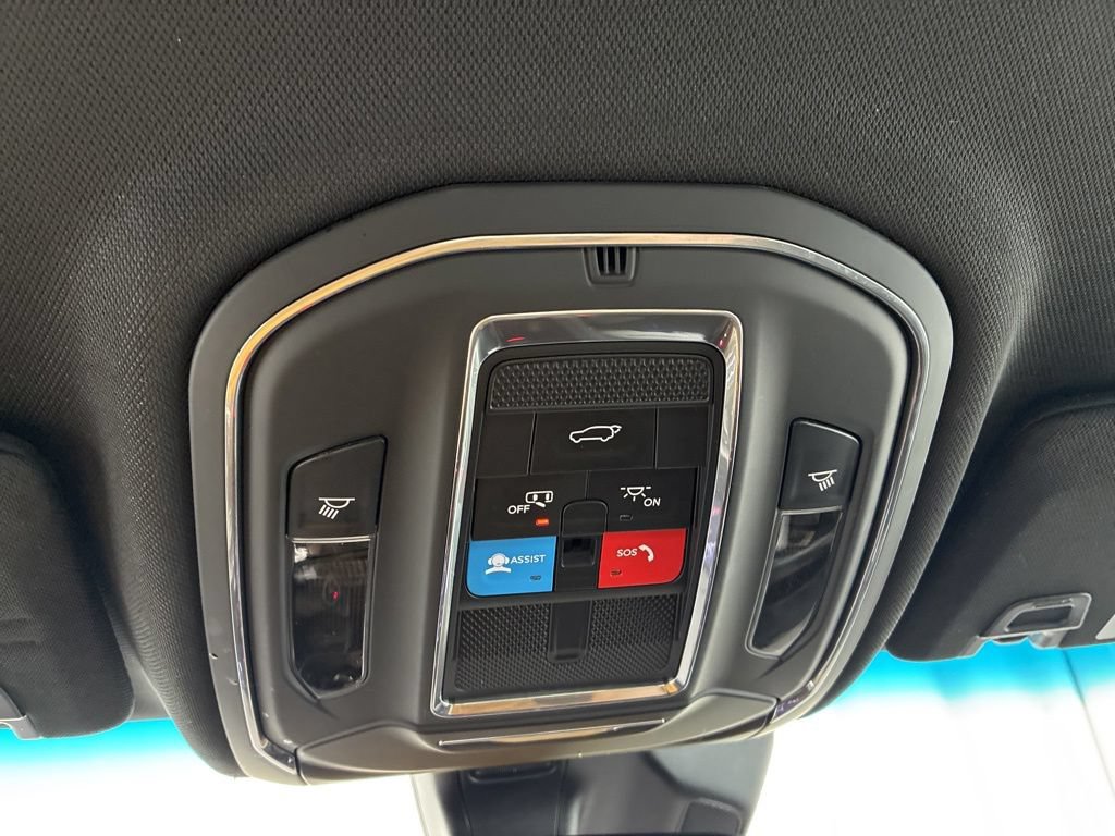 Used 2023 Jeep Grand Cherokee Altitude AWD/4WD image 22