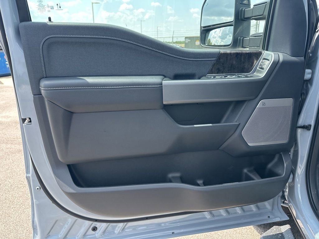 New 2026 Ford F250 Lariat w/ Black Appearance Package image 11
