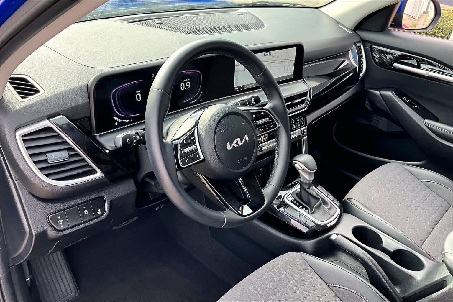 Used 2025 Kia Seltos S image 16
