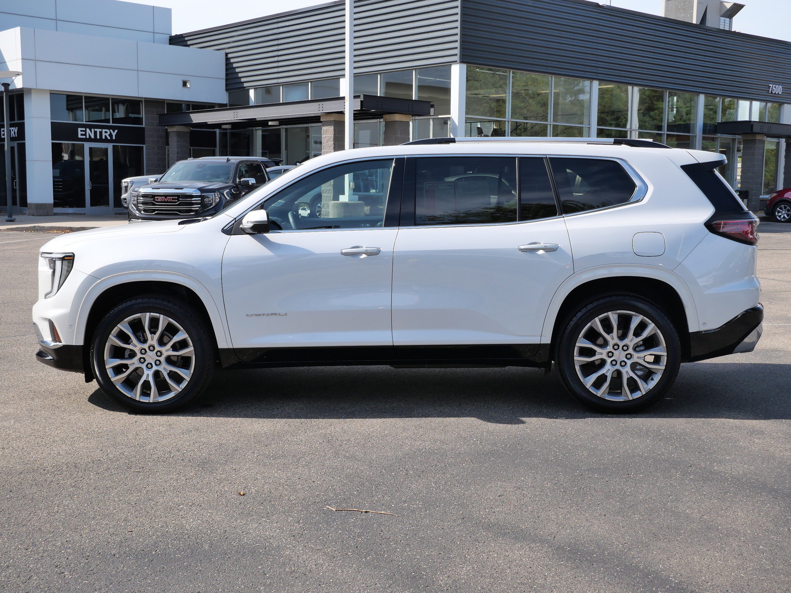 Used 2024 GMC Acadia Denali w/ Super Cruise Package image 5