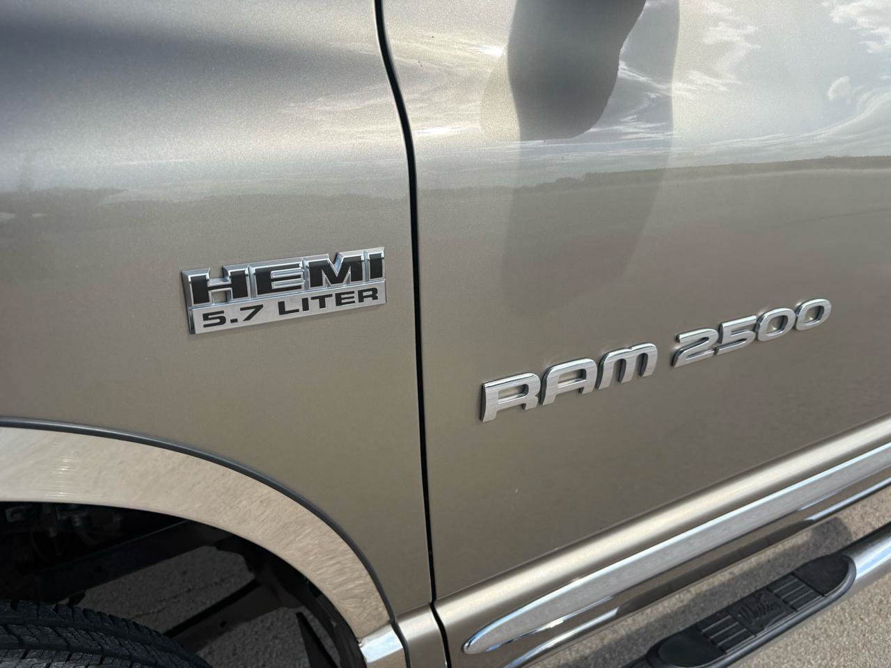 Used 2006 Dodge Ram 2500 Truck Laramie AWD/4WD image 3