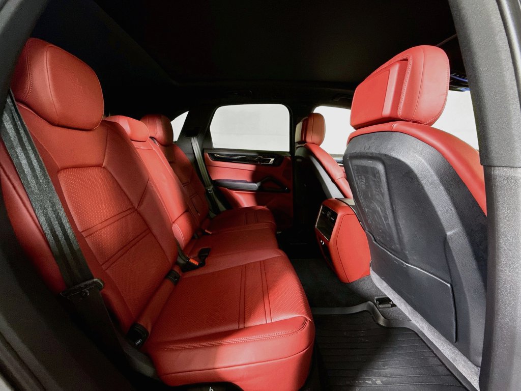Certified 2023 Porsche Cayenne AWD/4WD image 19