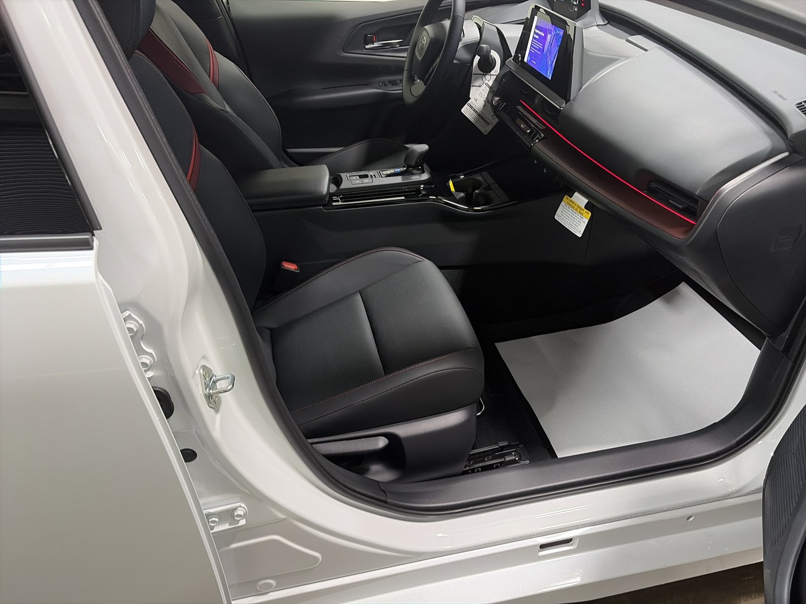 New 2026 Toyota Prius Plug-In Hybrid FWD image 30
