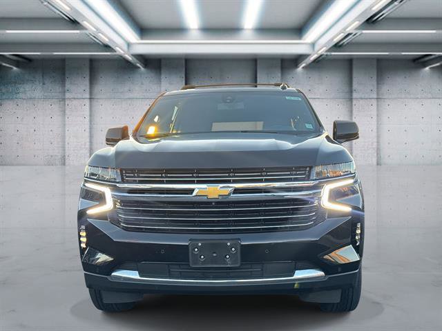 Used 2022 Chevrolet Suburban LT w/ Luxury Package image 2