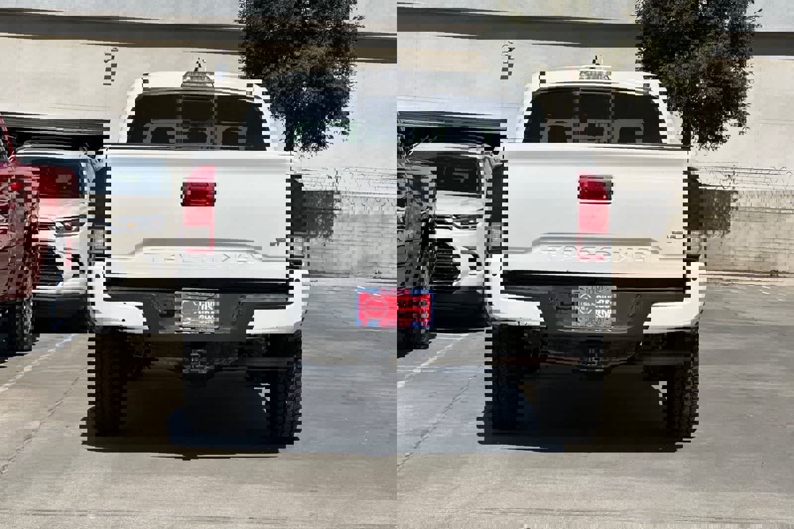 Used 2016 Toyota Tacoma TRD Off-Road w/ Premium & Technology Package image 8