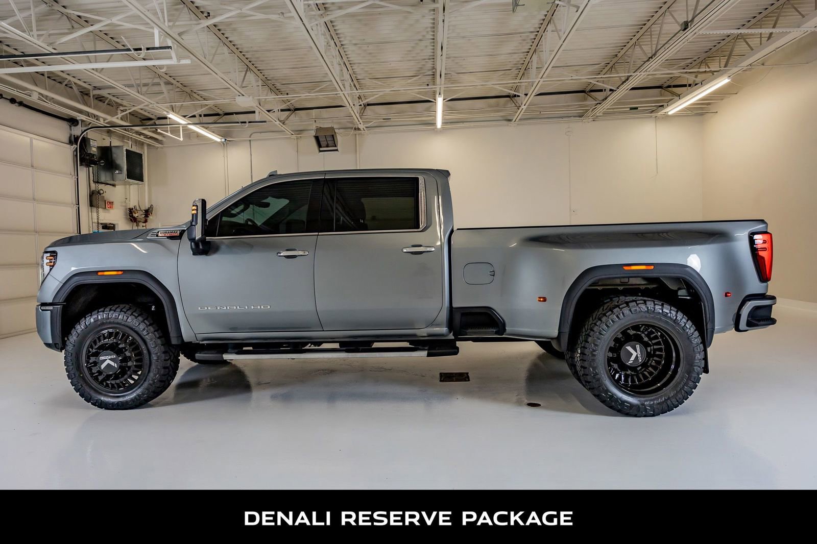 Used 2024 GMC Sierra 3500 Denali w/ Denali Reserve Package AWD/4WD image 6