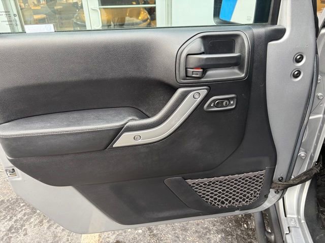 Used 2016 Jeep Wrangler Unlimited Rubicon image 12