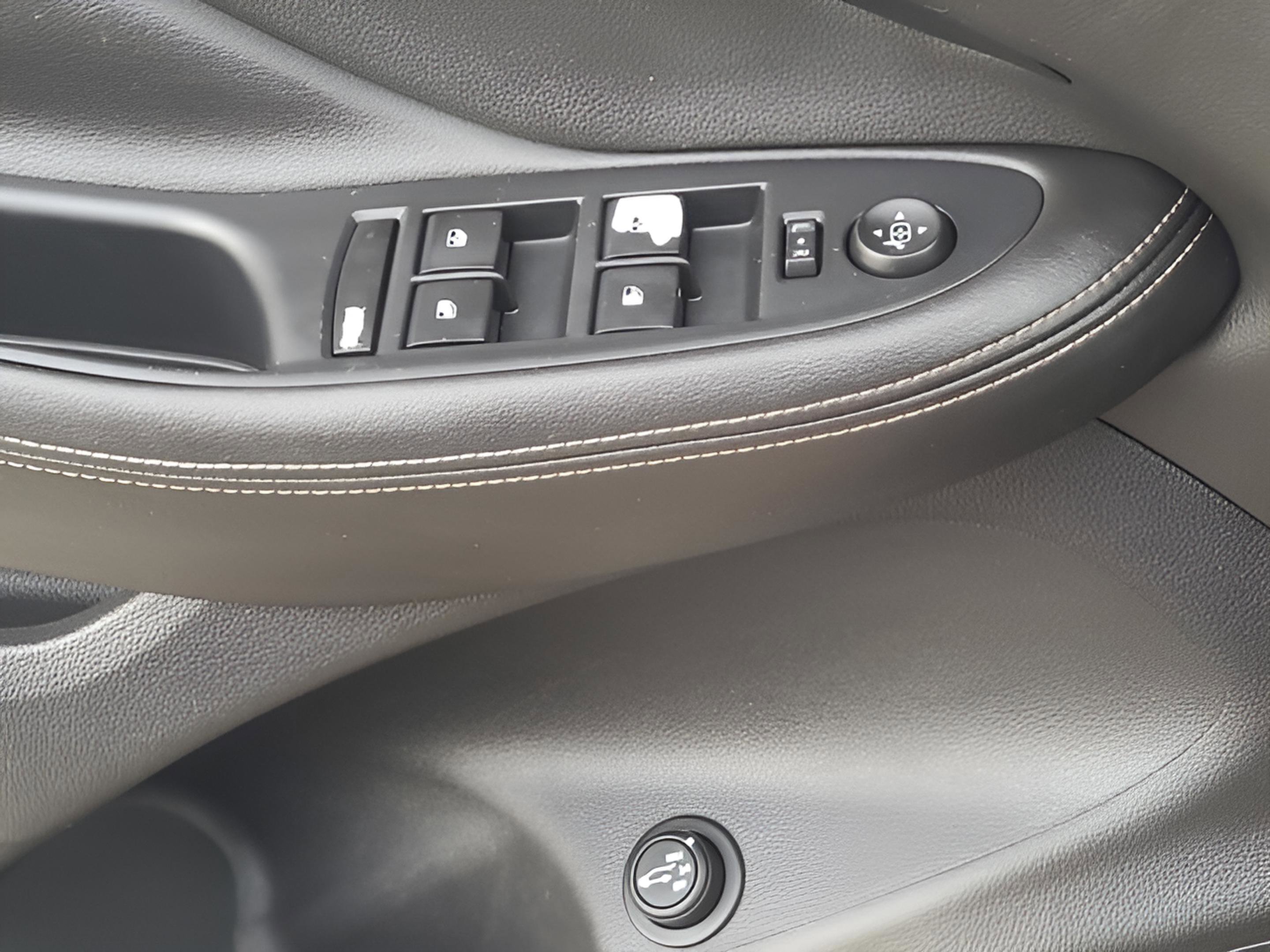 Used 2017 Buick Envision Essence image 27
