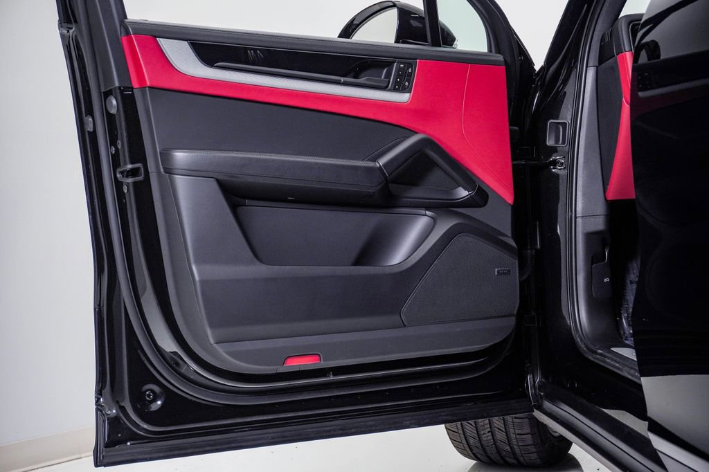 Certified 2025 Porsche Cayenne E-Hybrid image 21