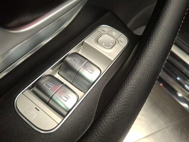Used 2025 Mercedes-Benz GLE 350 4MATIC image 16