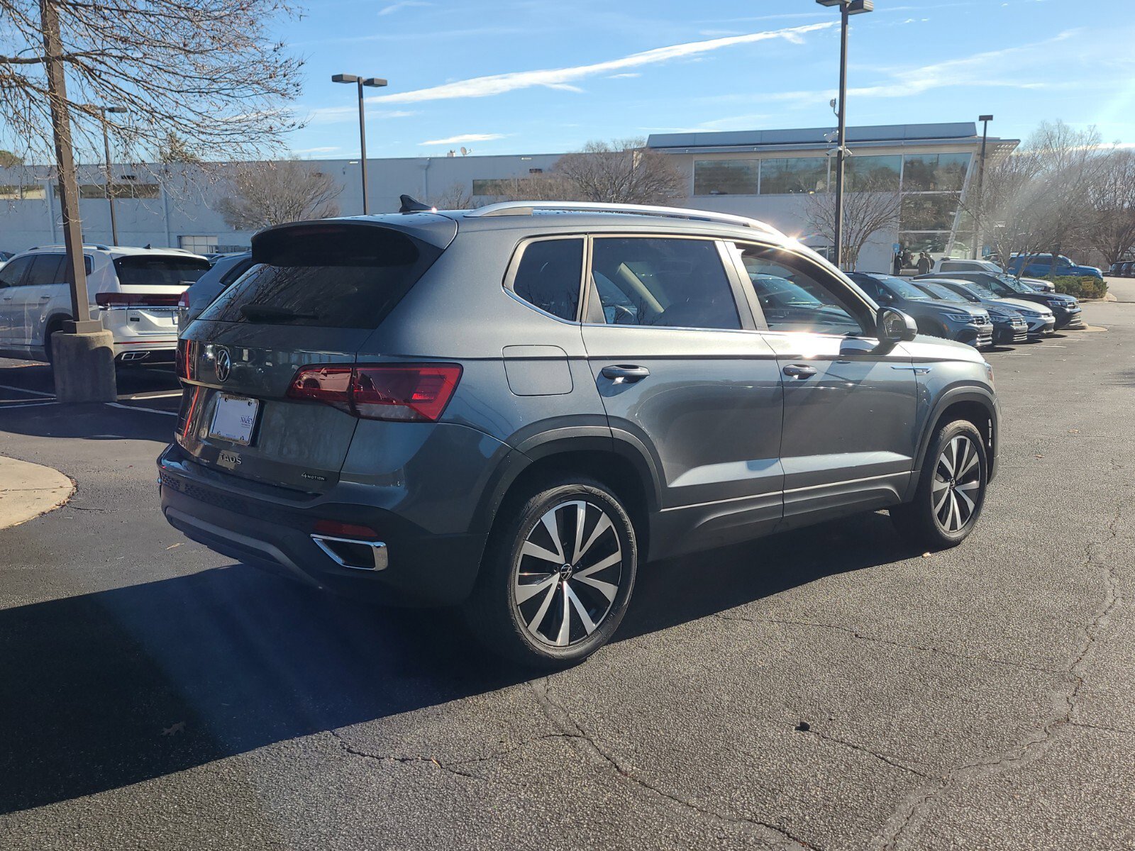 Used 2022 Volkswagen Taos SE image 5