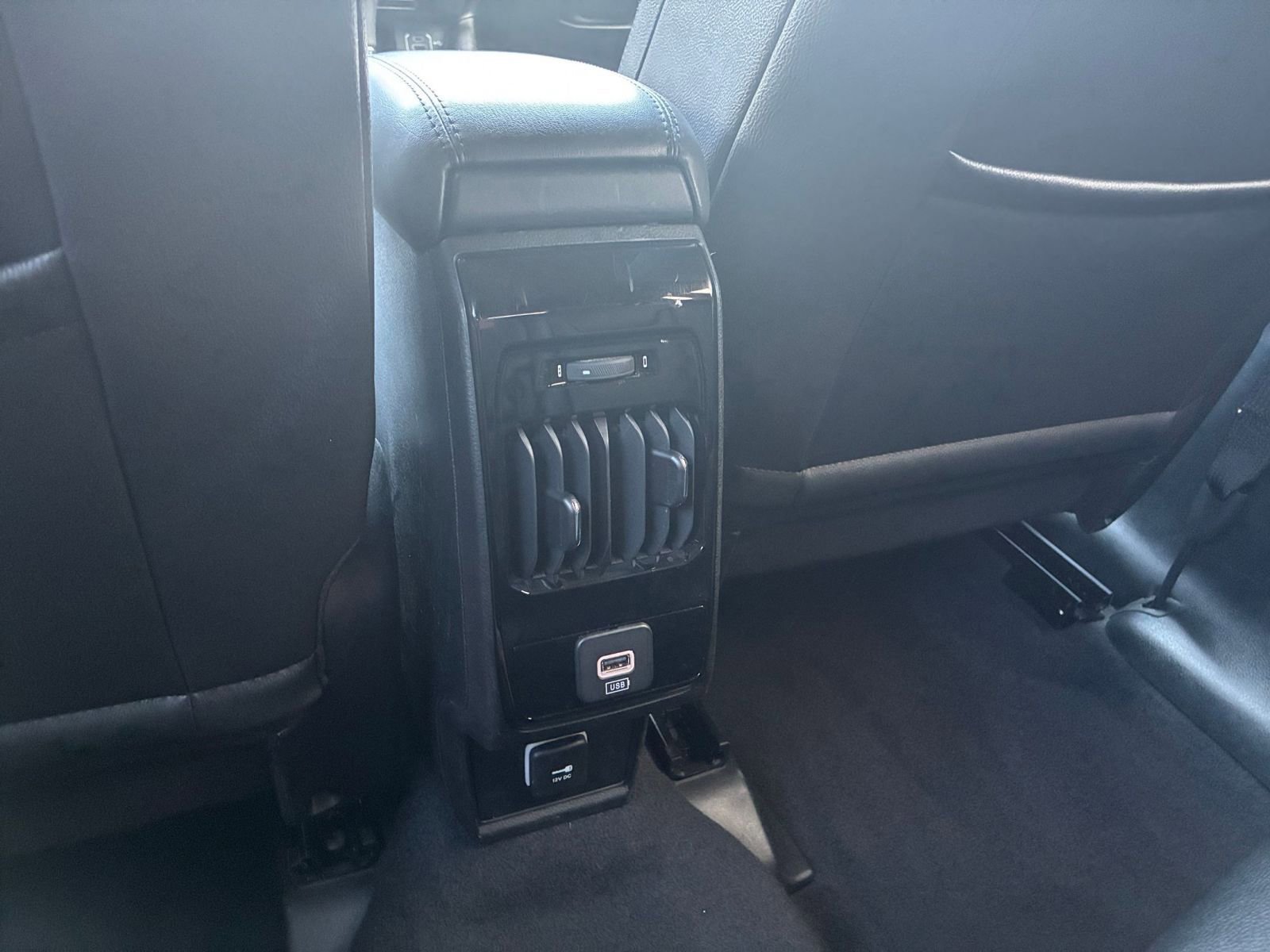 Used 2025 Jeep Compass Limited image 23