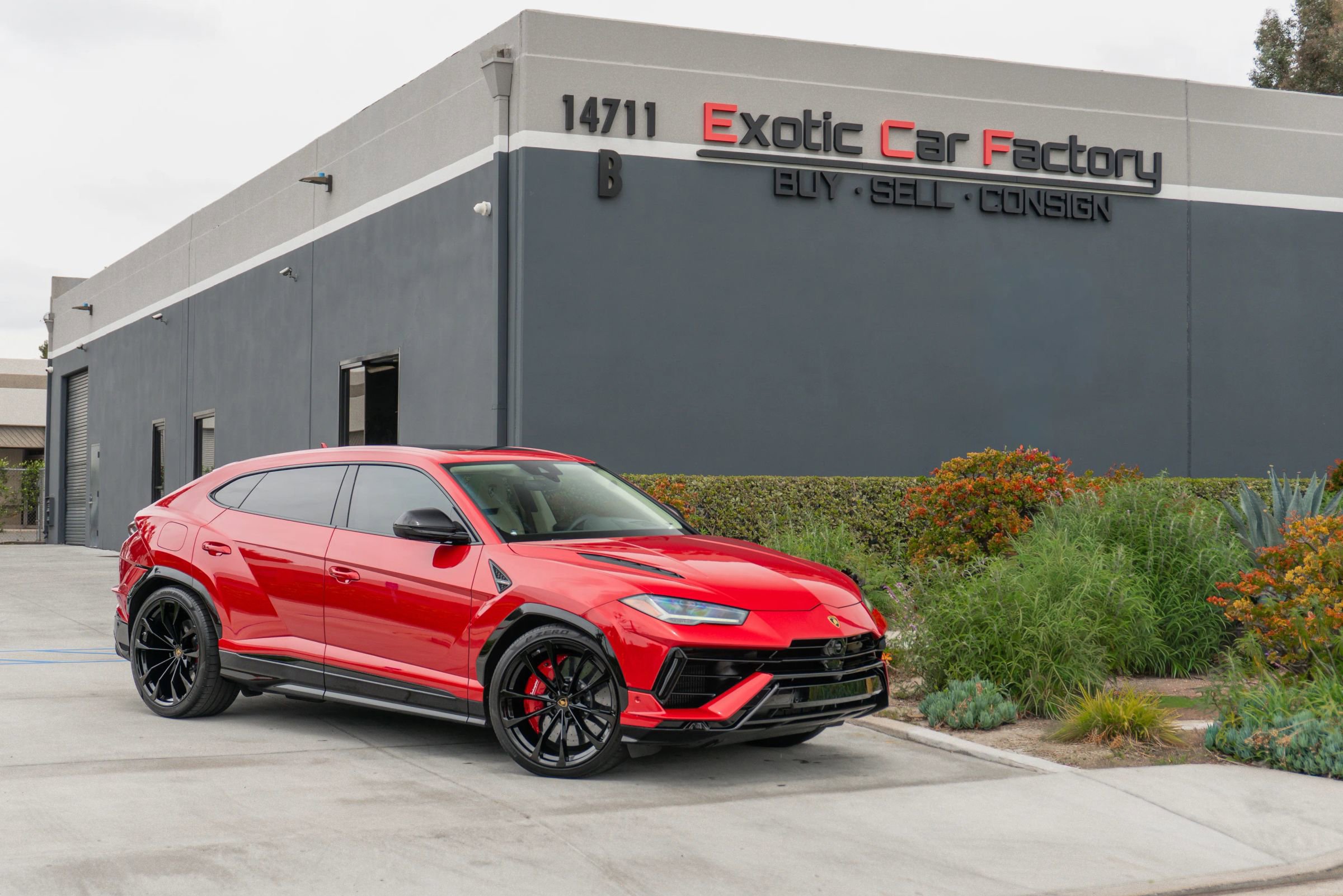 Used 2023 Lamborghini Urus S image 1