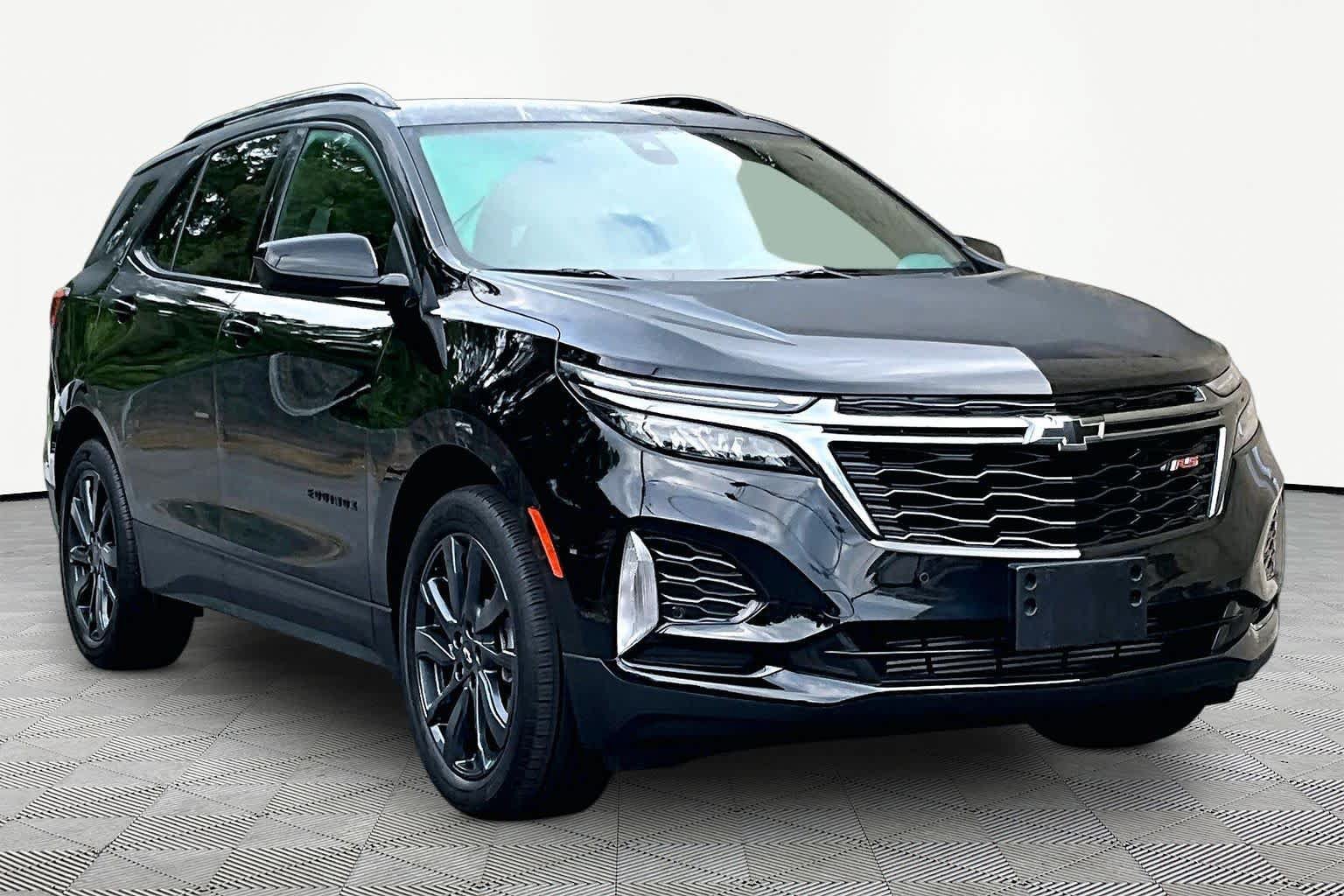 Used 2023 Chevrolet Equinox RS FWD image 3