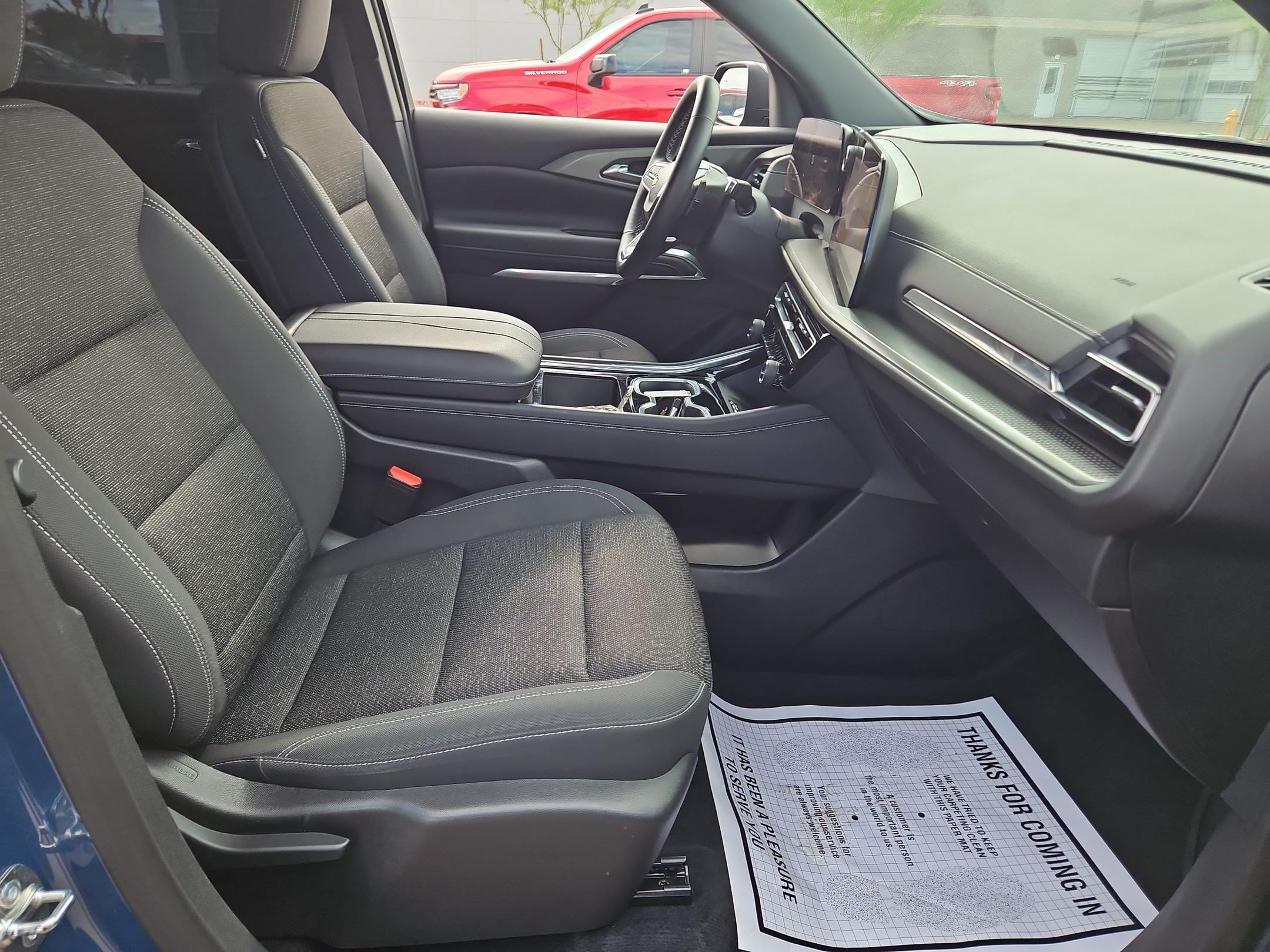 Used 2025 Chevrolet Traverse LT FWD image 29