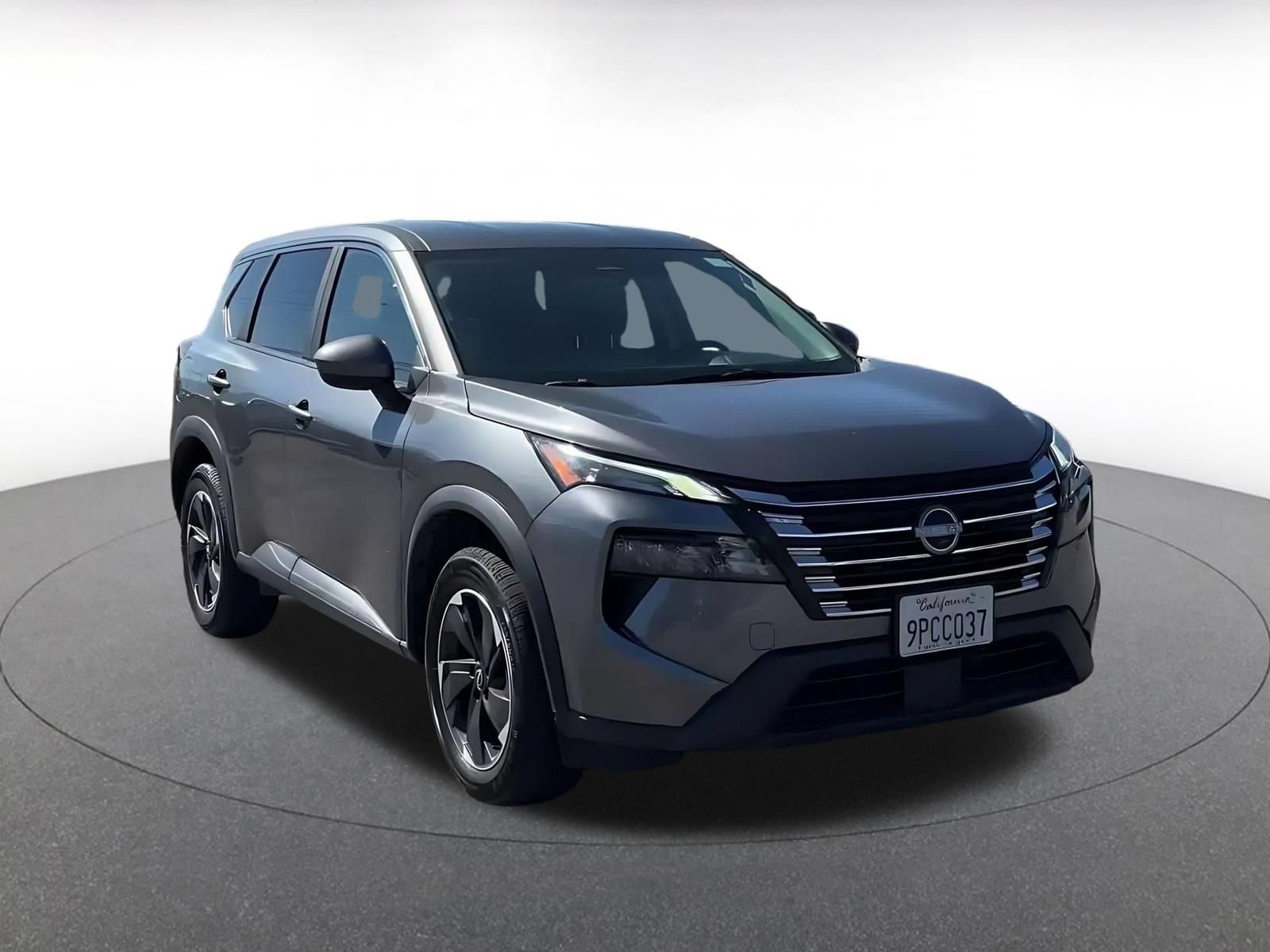 Used 2025 Nissan Rogue SV AWD/4WD image 3