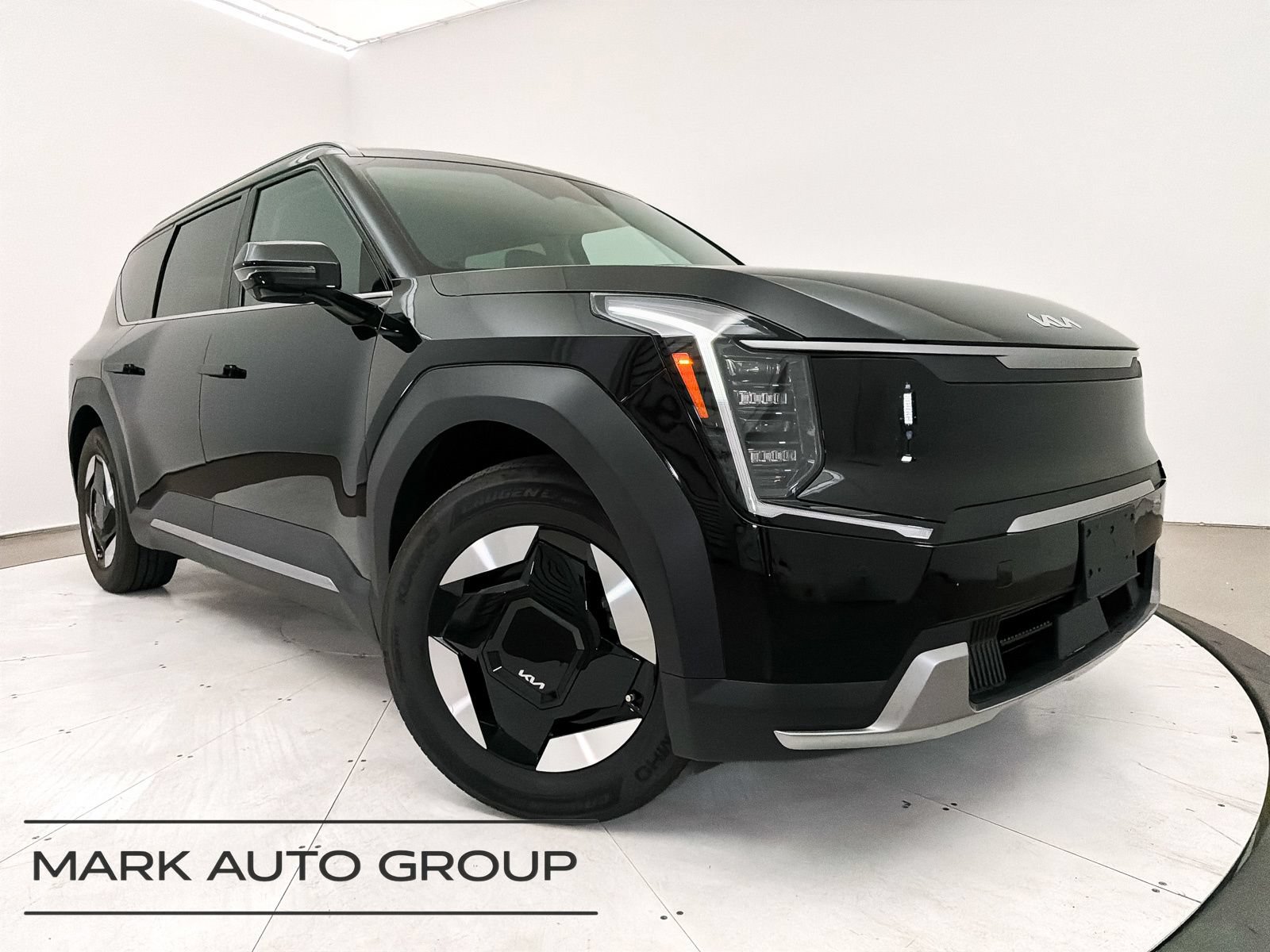 Certified 2024 Kia EV9 Wind AWD/4WD image 1