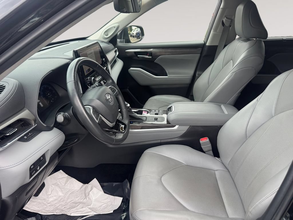 Used 2023 Toyota Highlander Limited AWD/4WD image 9