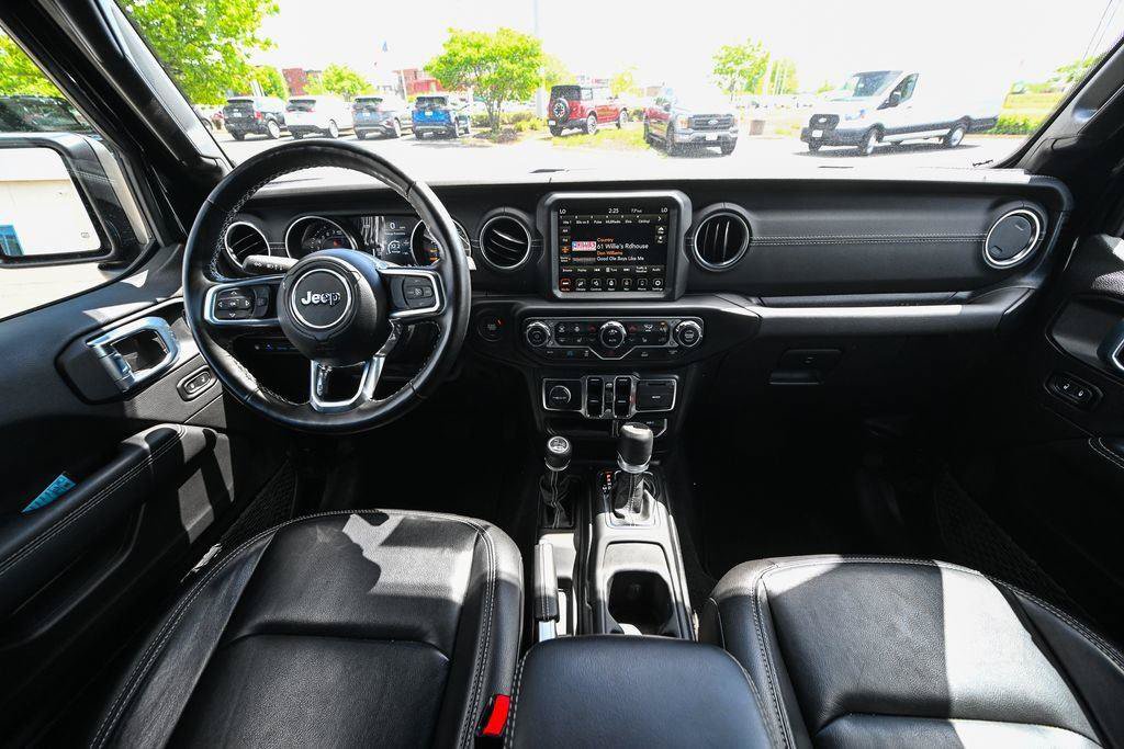 Used 2023 Jeep Wrangler Unlimited Sahara w/ Cold Weather Group AWD/4WD image 29