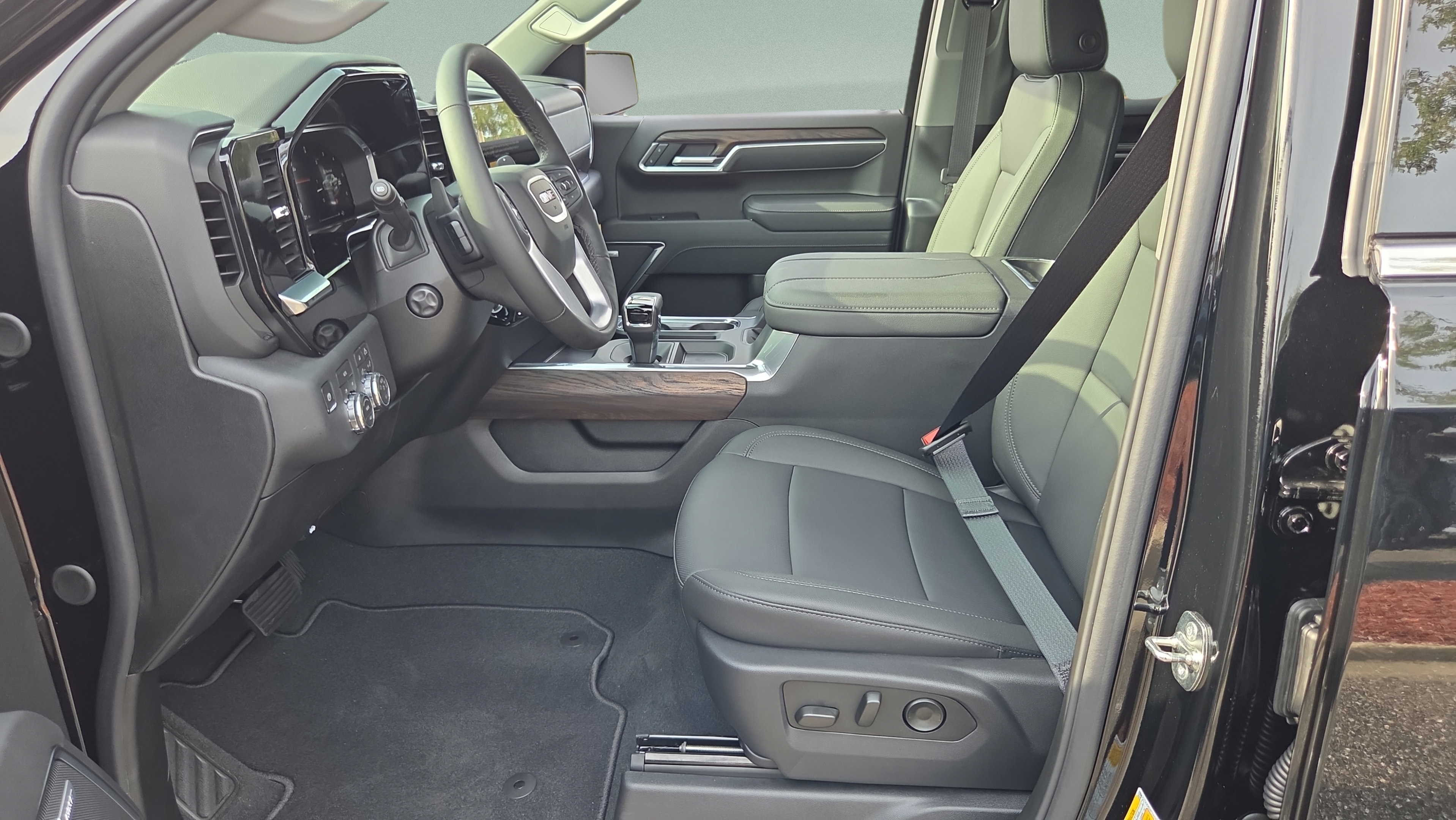 New 2026 GMC Sierra 1500 SLT w/ SLT Premium Plus Package AWD/4WD image 9