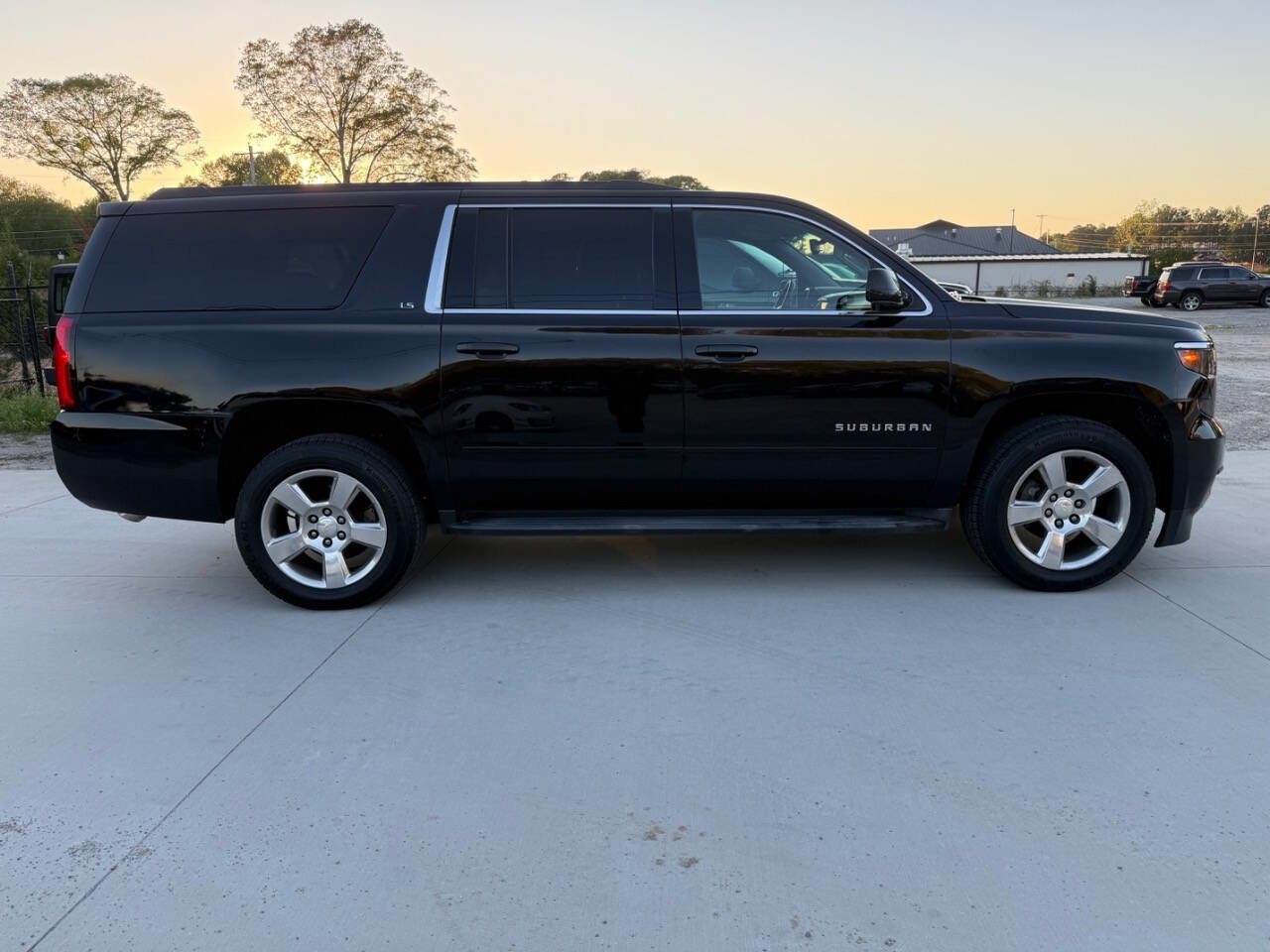 Used 2016 Chevrolet Suburban LS RWD image 7