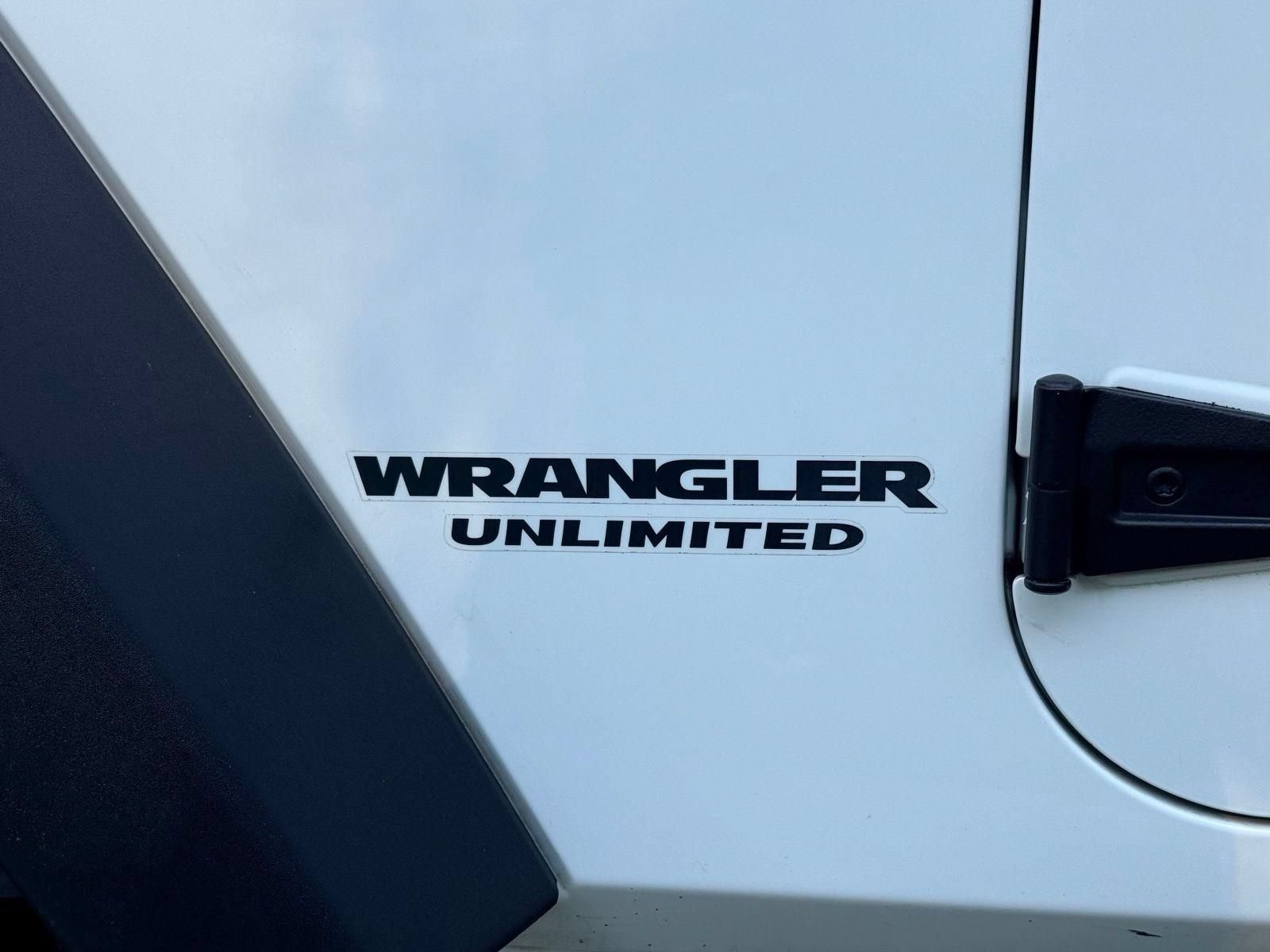 Used 2013 Jeep Wrangler Unlimited Sahara AWD/4WD image 16