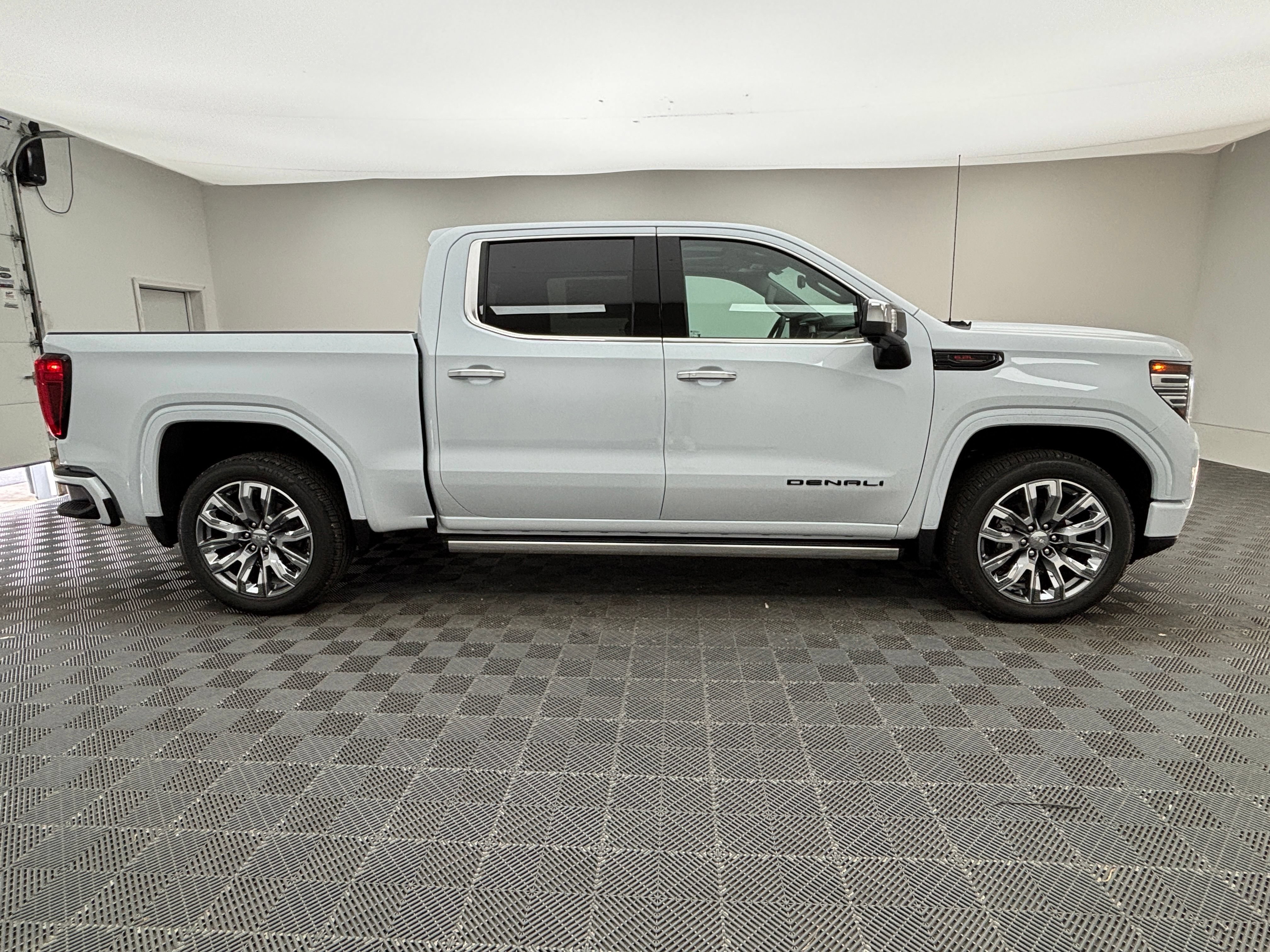 New 2026 GMC Sierra 1500 Denali w/ Denali Reserve Package AWD/4WD image 9