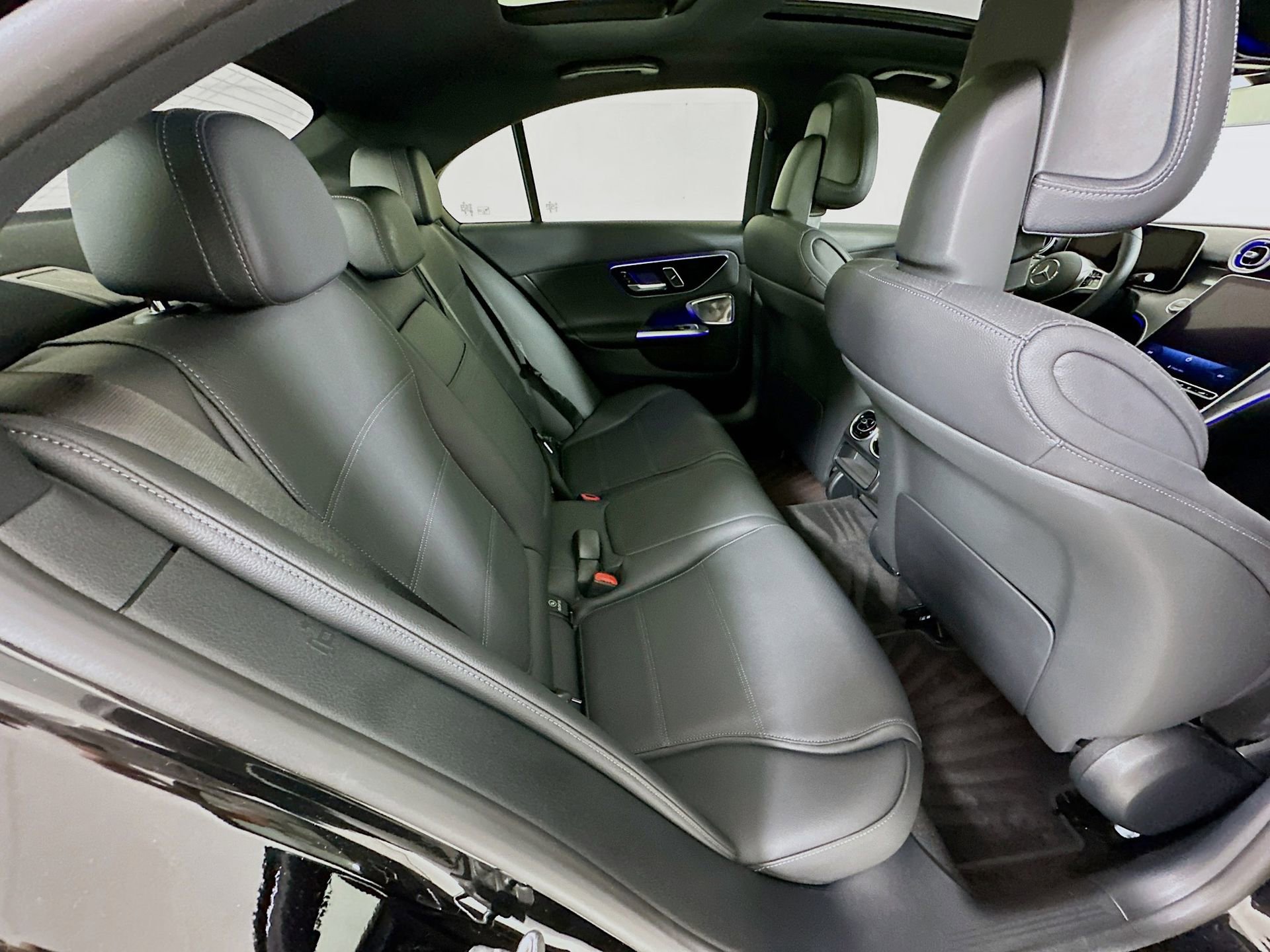 Used 2025 Mercedes-Benz C 300 Sedan image 30