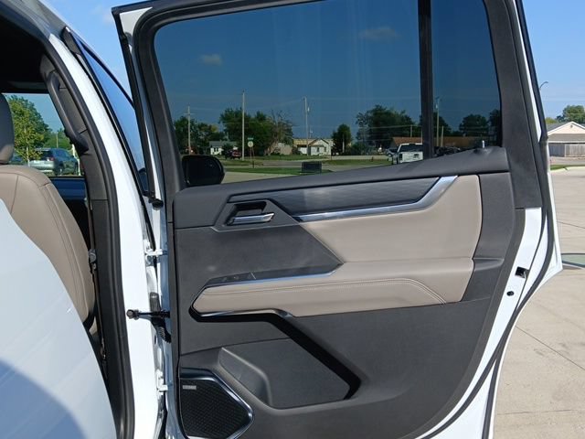 New 2027 GMC Acadia Elevation w/ Elevation Premium Package AWD/4WD image 24