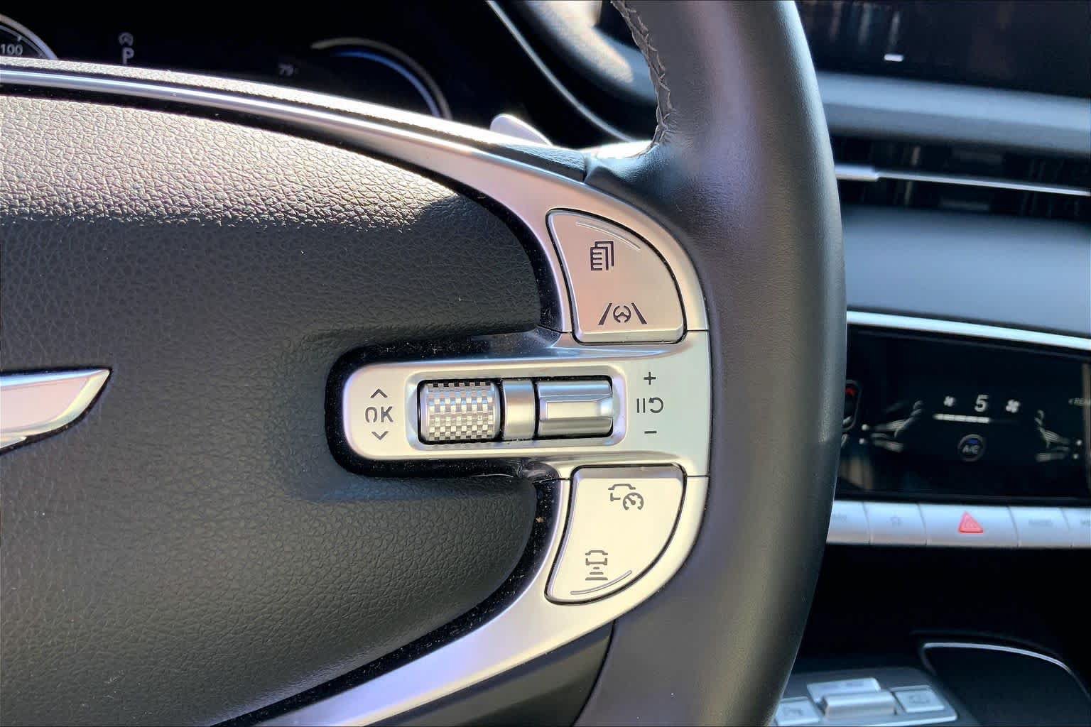 Used 2025 Genesis GV70 2.5T AWD/4WD image 23