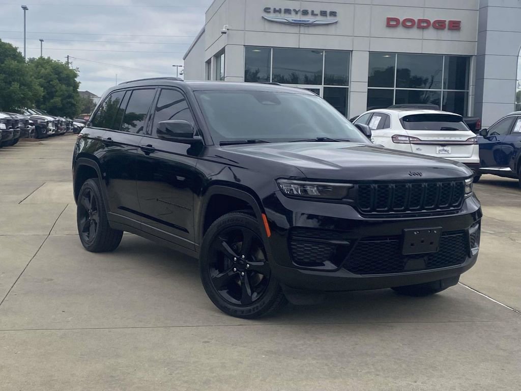 Used 2023 Jeep Grand Cherokee Altitude AWD/4WD image 36