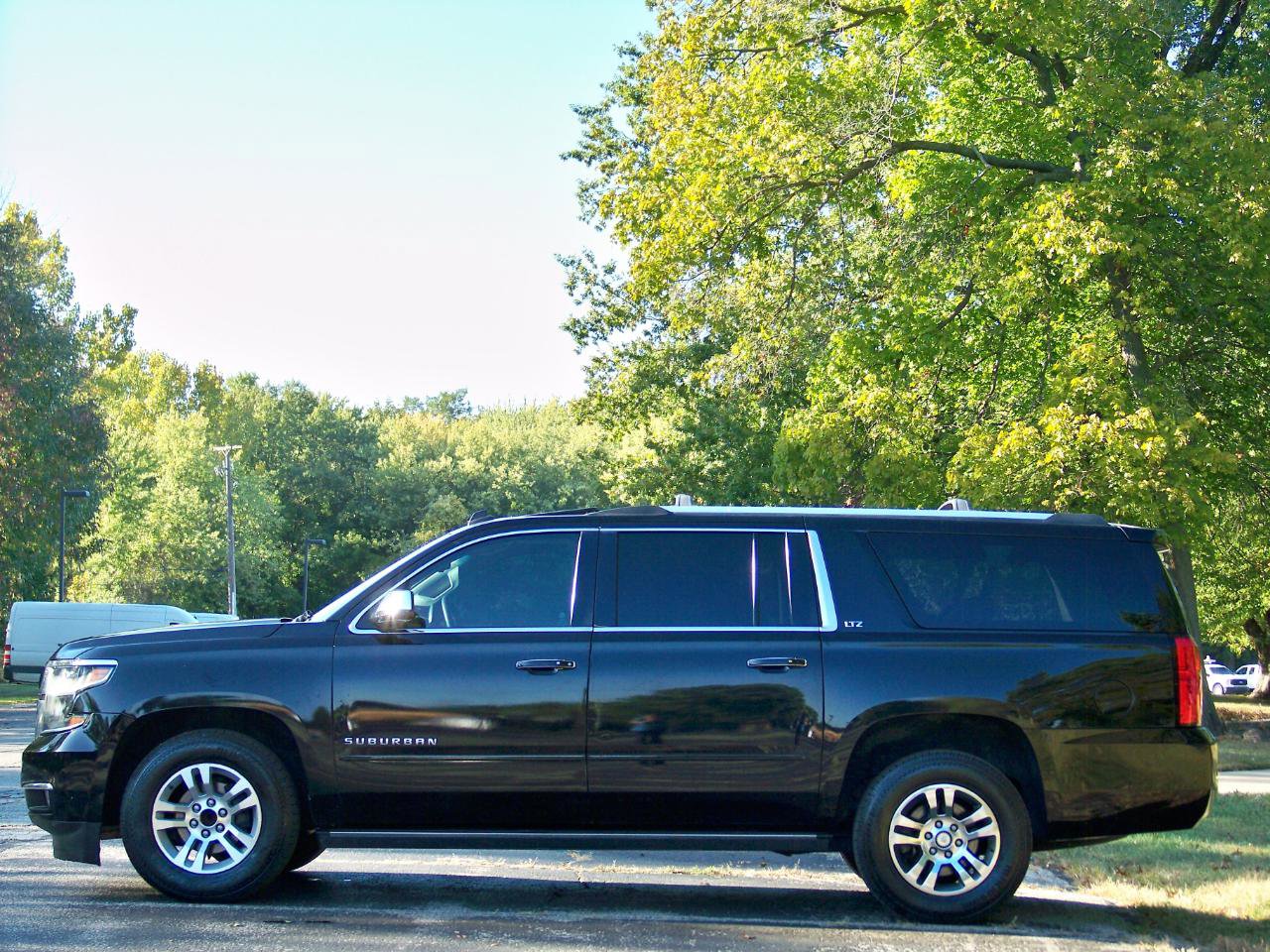 Used 2015 Chevrolet Suburban LTZ image 9