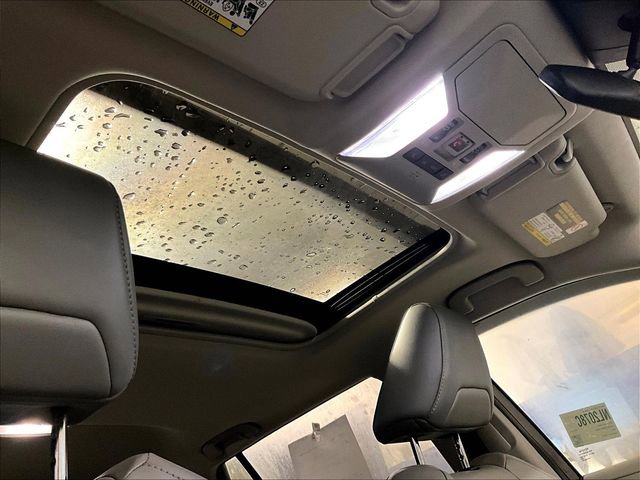 Used 2022 Toyota RAV4 XLE Premium image 18