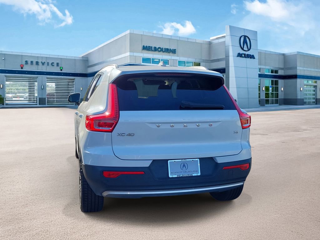 Used 2022 Volvo XC40 T4 Inscription w/ Protection Package image 4