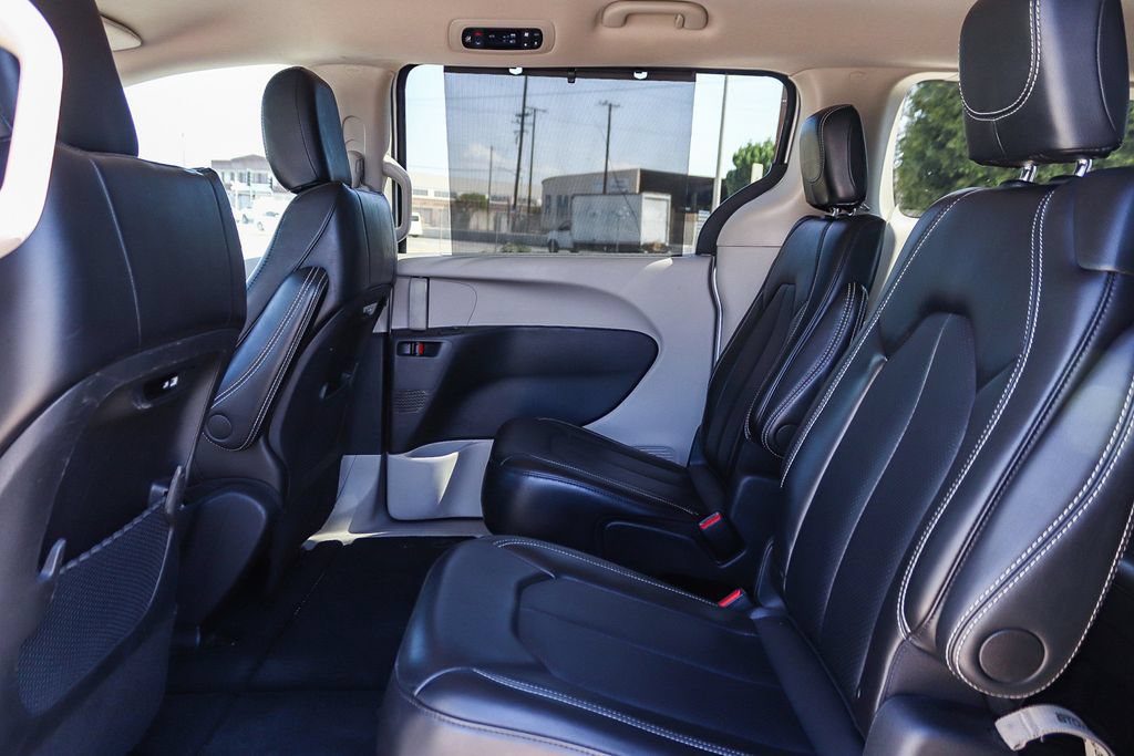 Used 2024 Chrysler Pacifica Touring-L FWD image 20