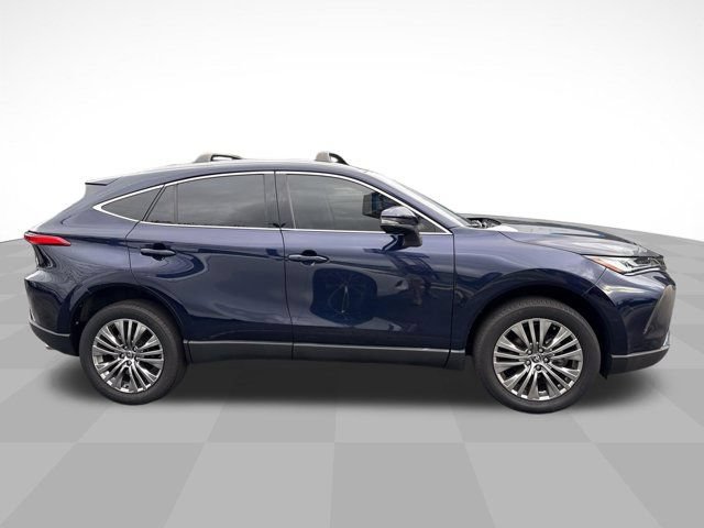 Used 2023 Toyota Venza XLE AWD/4WD image 4