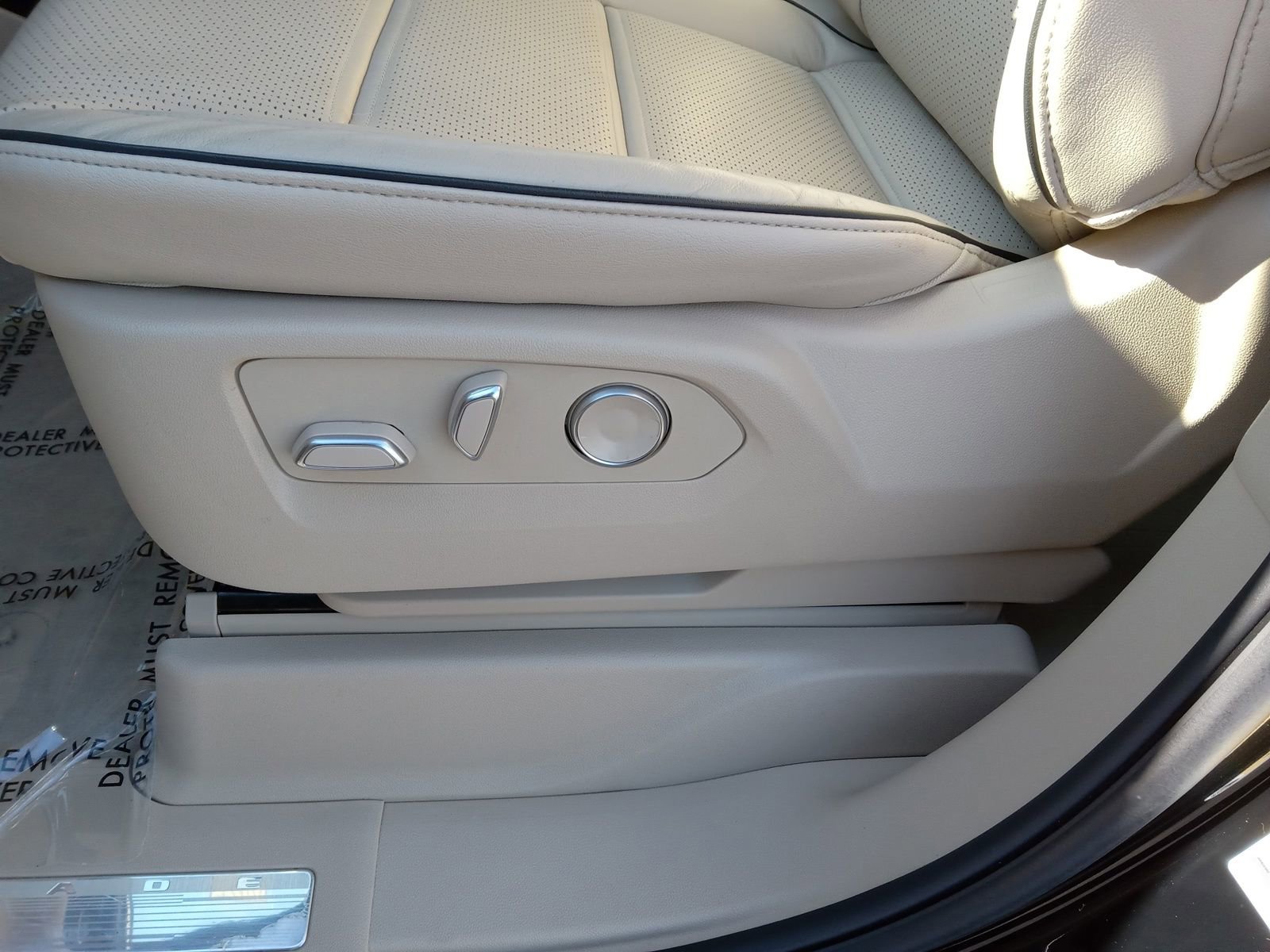 Used 2024 Cadillac Escalade ESV Premium Luxury AWD/4WD image 19