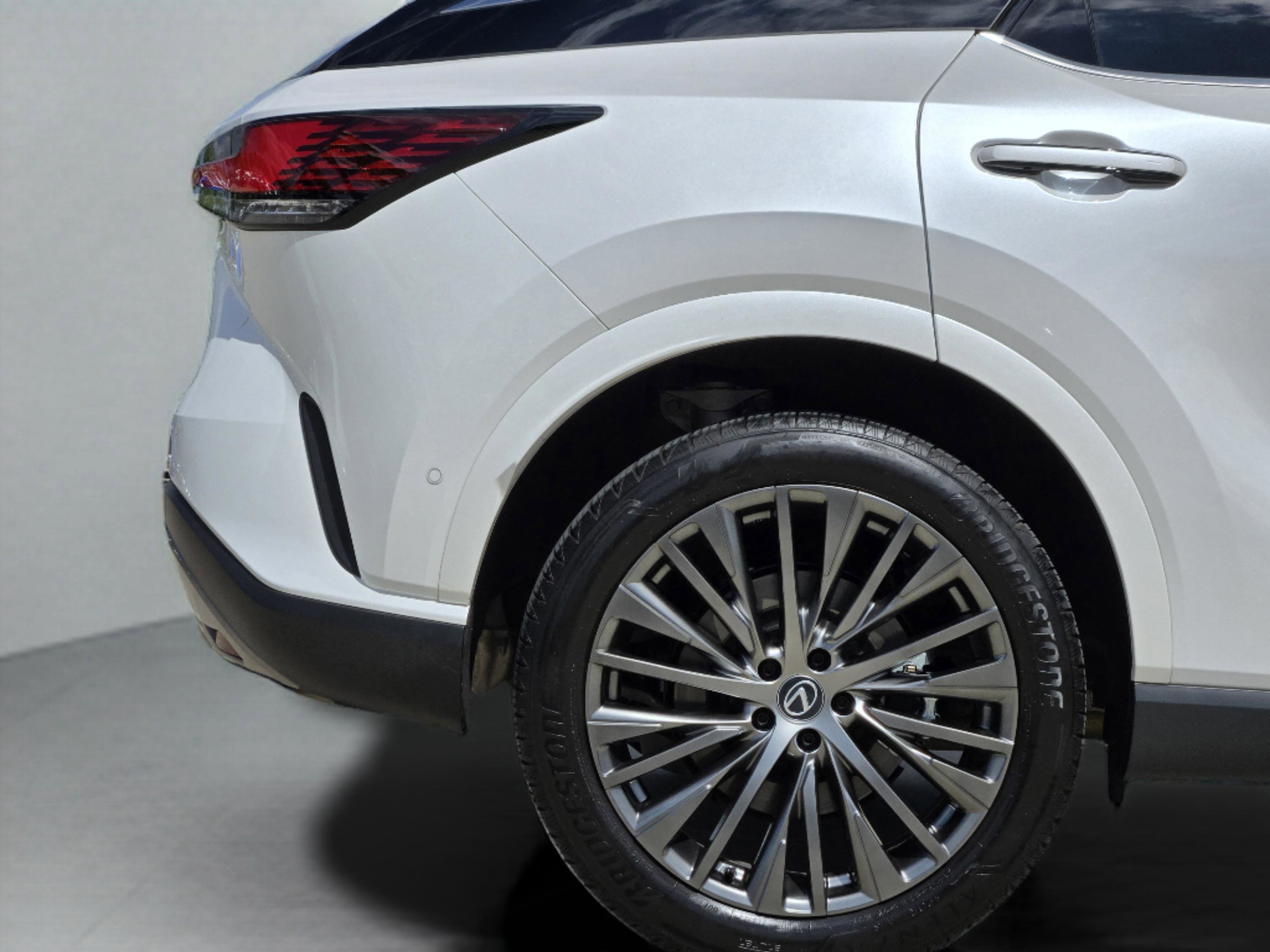 Used 2023 Lexus RX 350 FWD w/ Accessory Package image 31