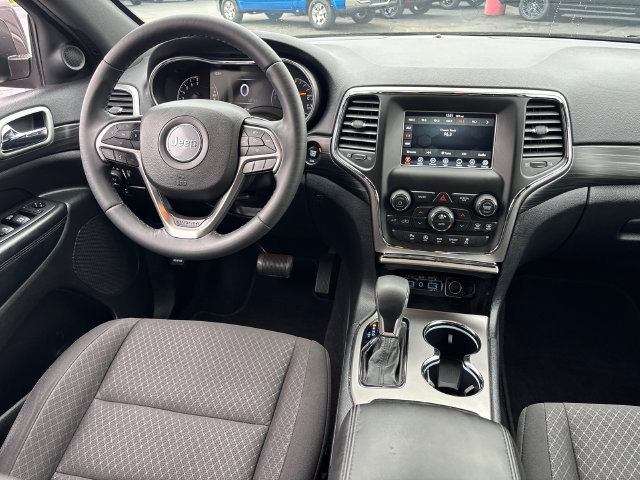 Used 2019 Jeep Grand Cherokee Laredo AWD/4WD image 28