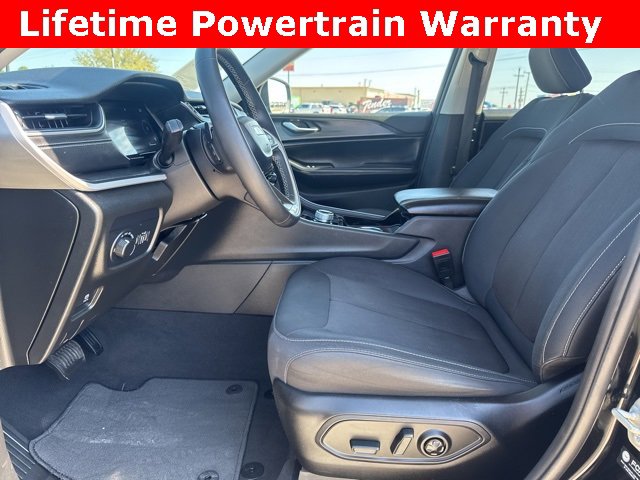 Used 2023 Jeep Grand Cherokee L Laredo image 2