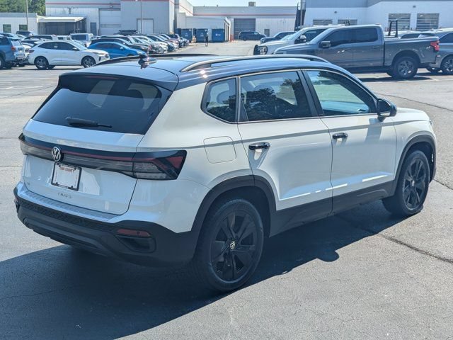 Used 2025 Volkswagen Taos SE FWD image 7