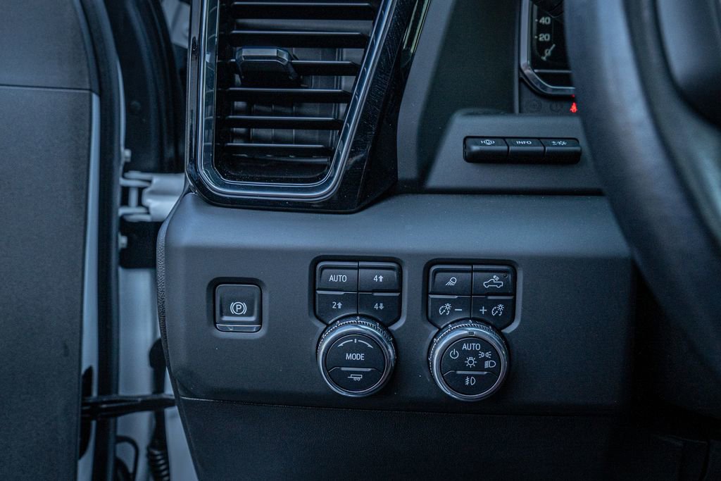 Used 2025 GMC Sierra 3500 Denali Ultimate image 17