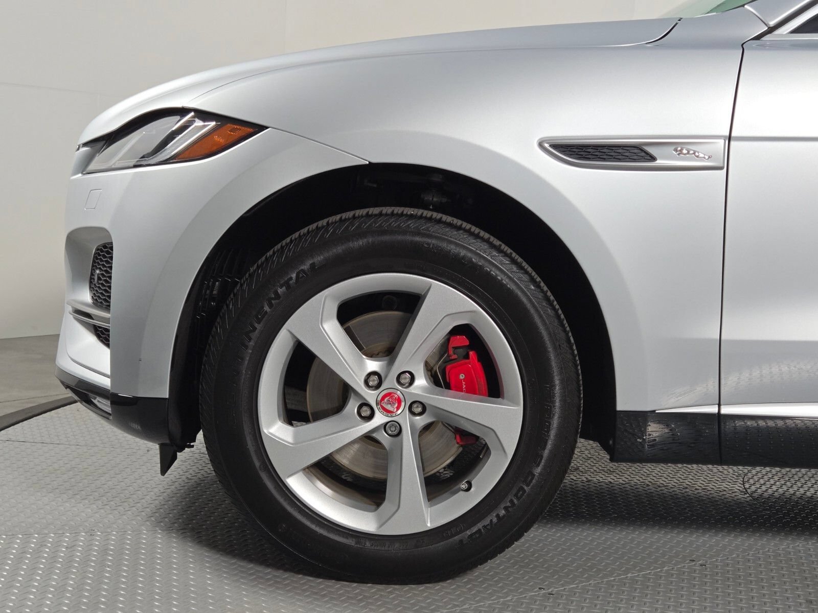 Used 2023 Jaguar F-PACE S AWD/4WD image 9