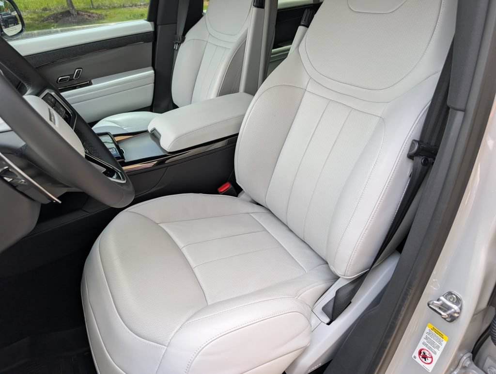 Certified 2025 Land Rover Range Rover Sport SE AWD/4WD image 5