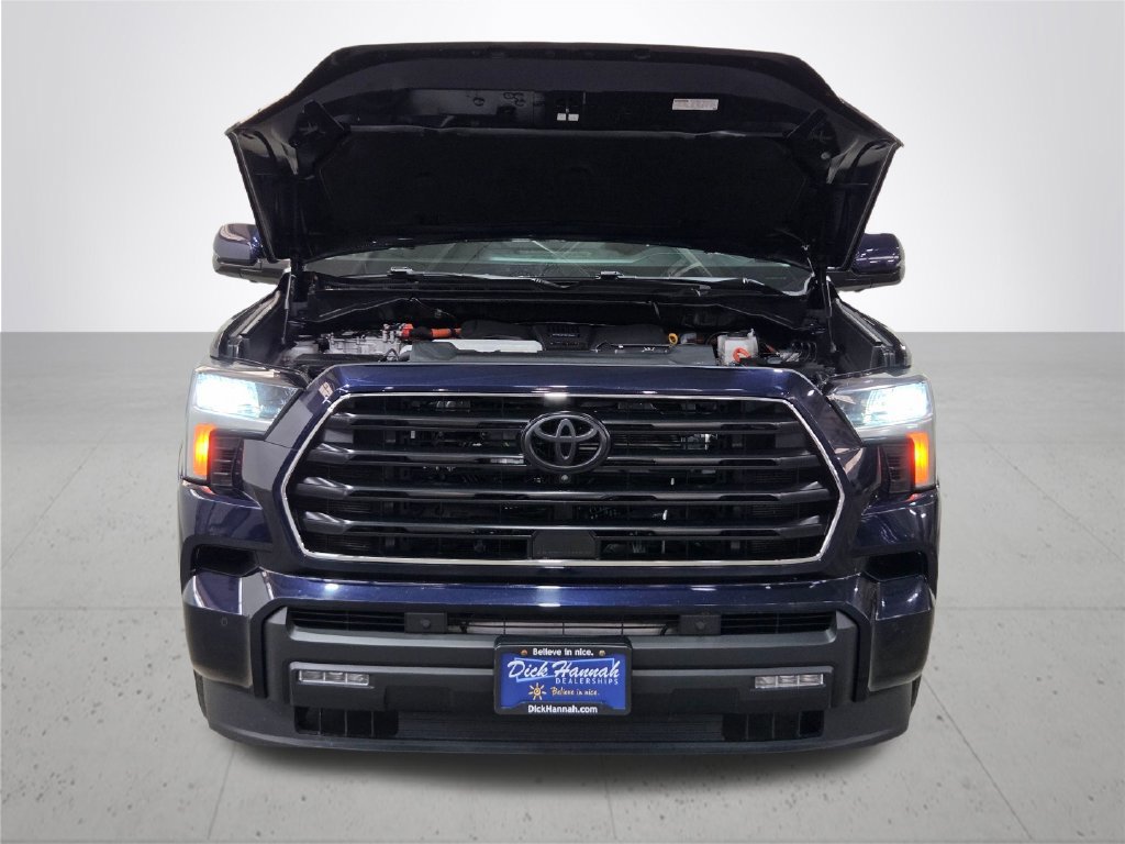 Used 2023 Toyota Sequoia SR5 w/ SR5 Premium Package AWD/4WD image 4