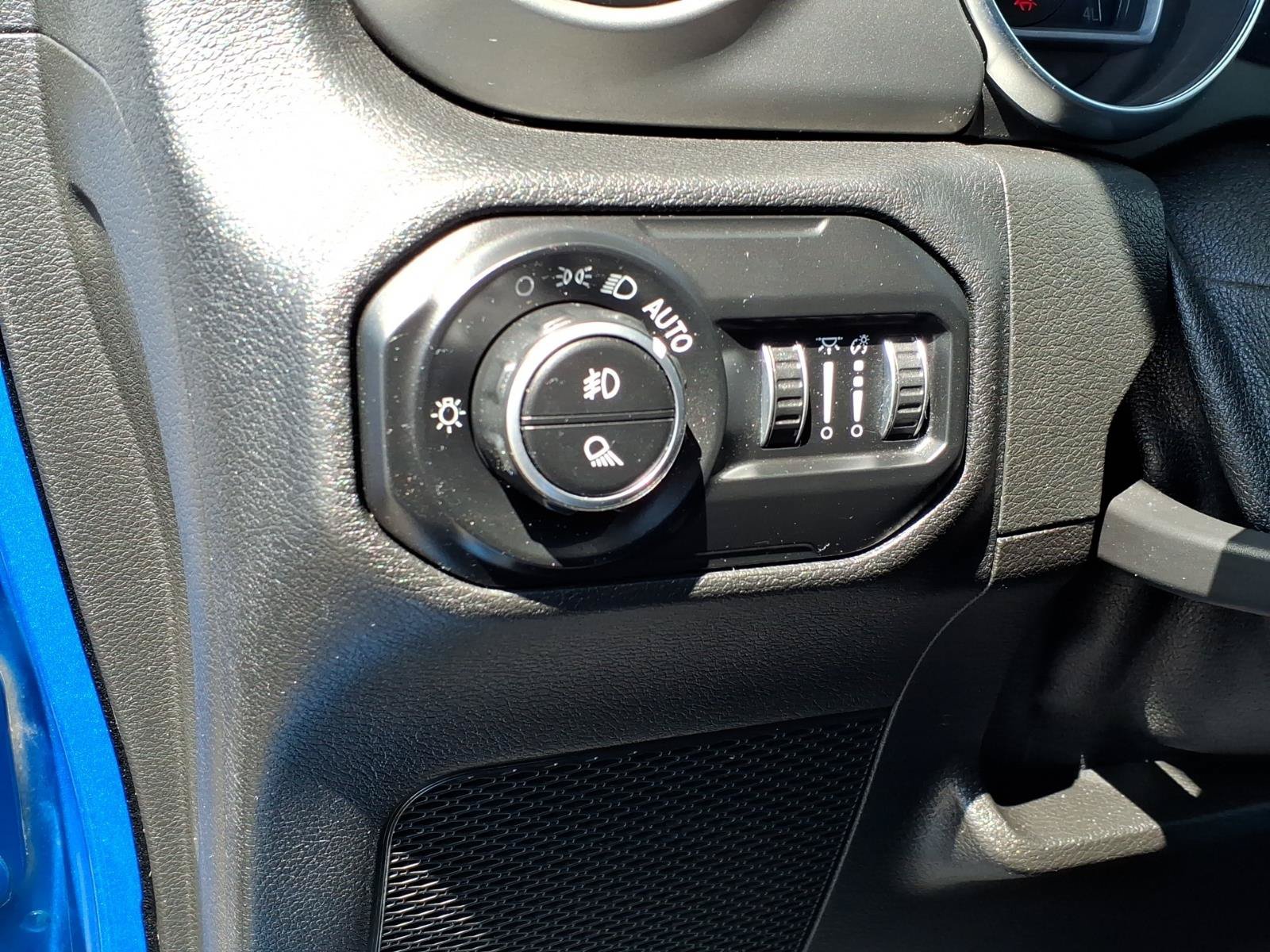 Used 2021 Jeep Gladiator Sport AWD/4WD image 17