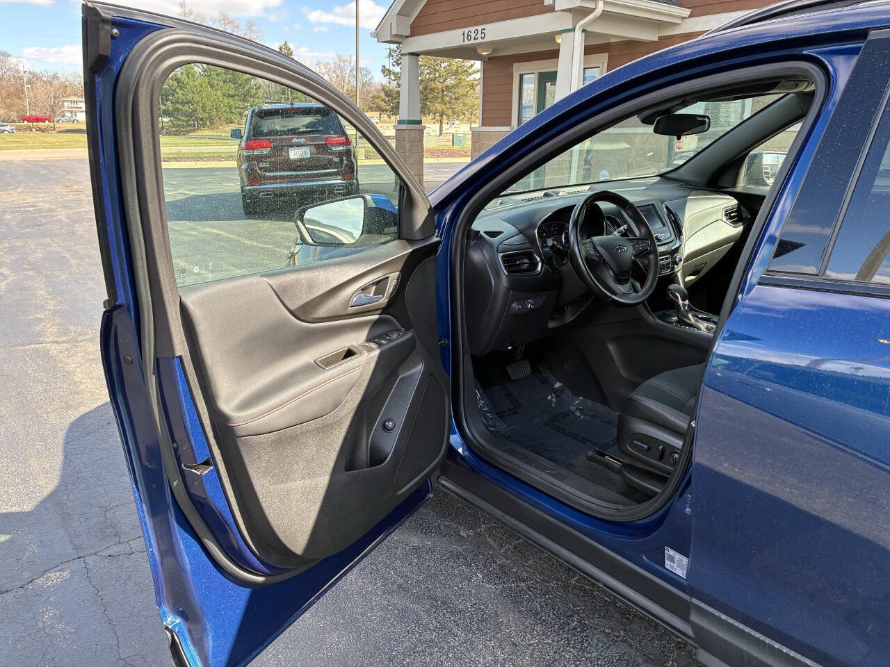 Used 2023 Chevrolet Equinox RS image 7