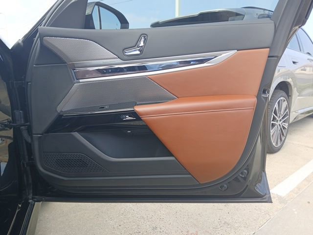 Used 2024 BMW 760i xDrive w/ Premium Package 2 image 17