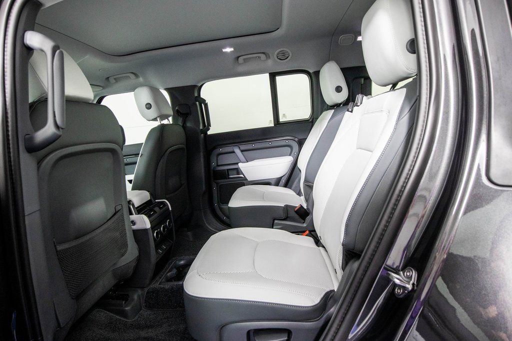 Used 2026 Land Rover Defender 130 S image 10