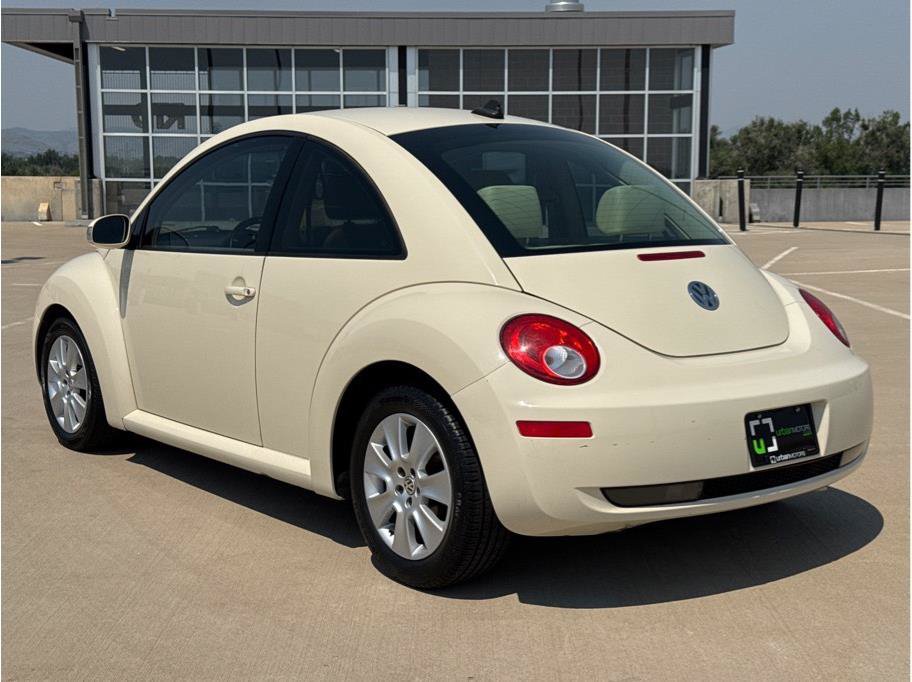 Used 2010 Volkswagen Beetle Final Edition FWD image 6